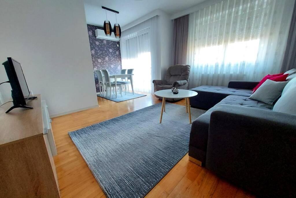 Apartment 13C プリシュティナ エクステリア 写真